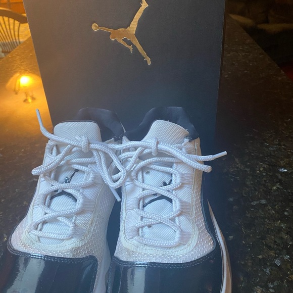 Air Jordan 11 CMFT Low V2 - Picture 3 of 12
